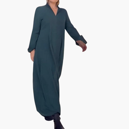 Emilia | Lockeres langes Kleid mit Revers und seitlichem Schlitz